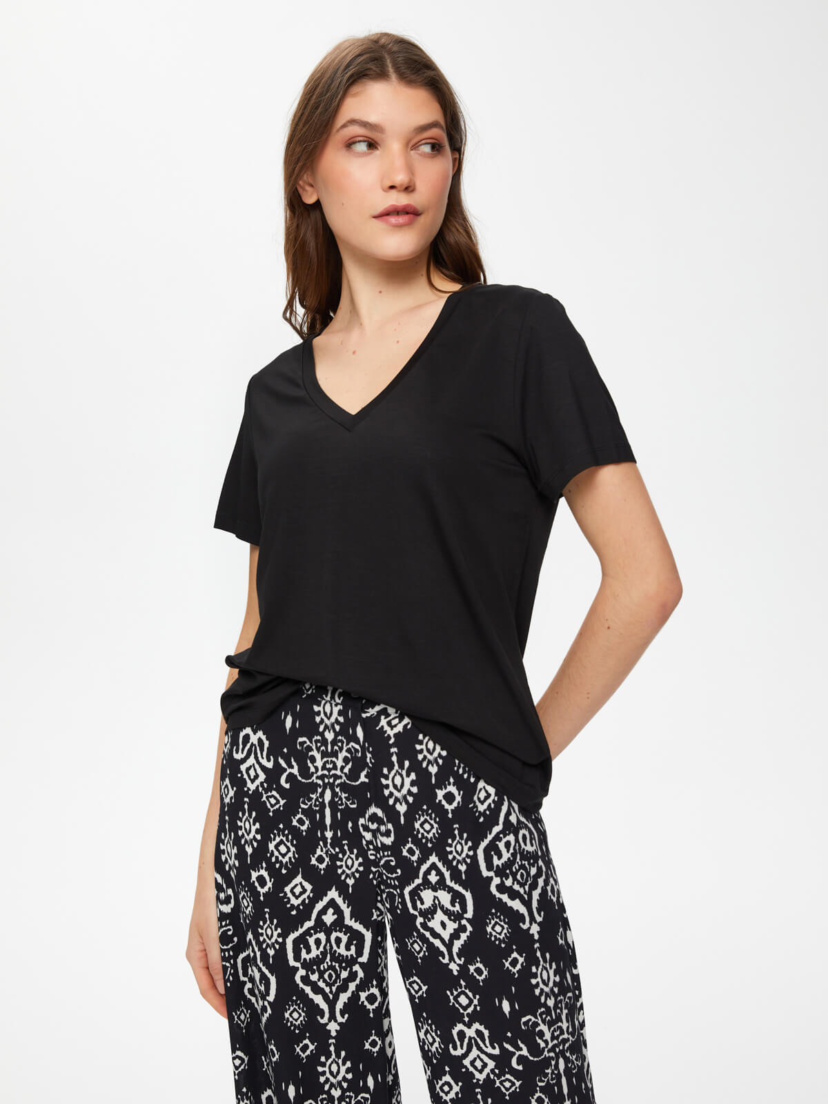 Faik Sönmez Minimalist Oversize V Yaka Kadın T-Shirt - Kısa Kol