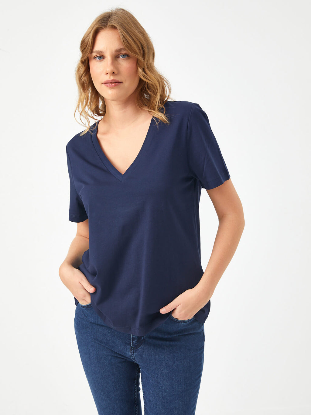 Faik Sönmez Minimalist V Yaka Kısa Kol Kadın T-Shirt - Günlük Şıklık