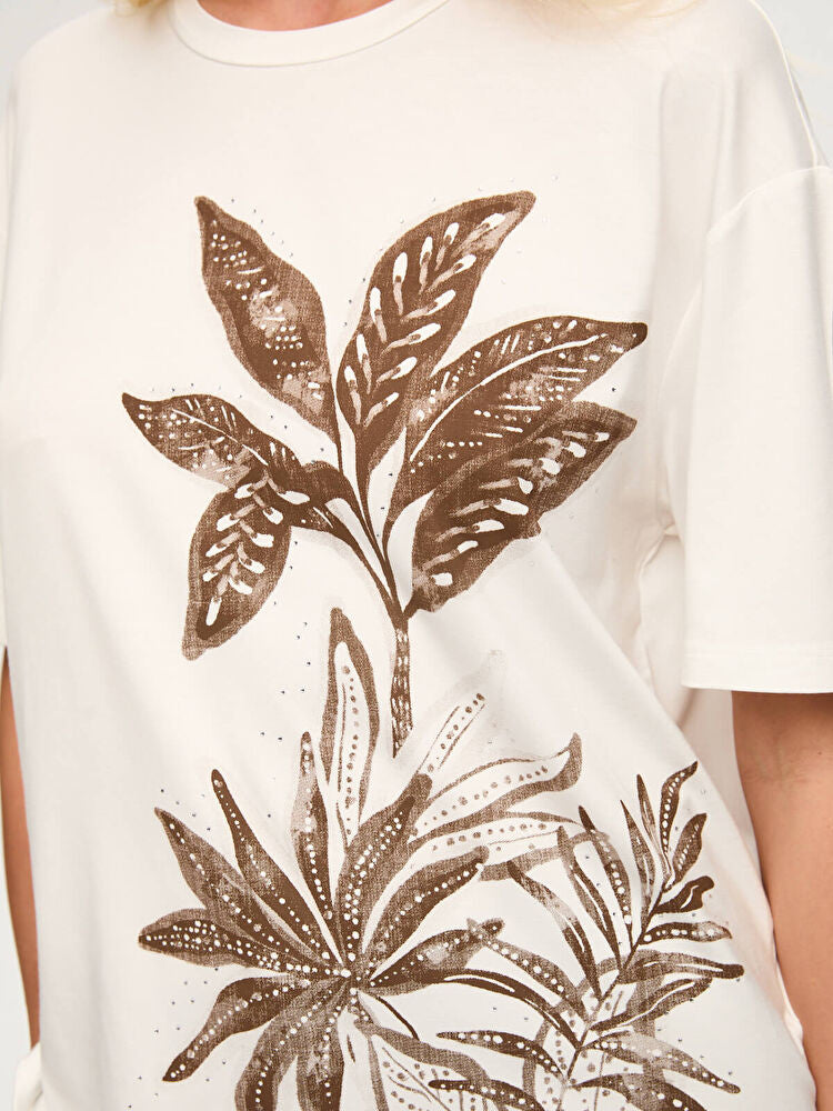 Faik Sönmez Resort Önü Taş ve Baskı Detaylı Bisiklet Yaka Tshirt