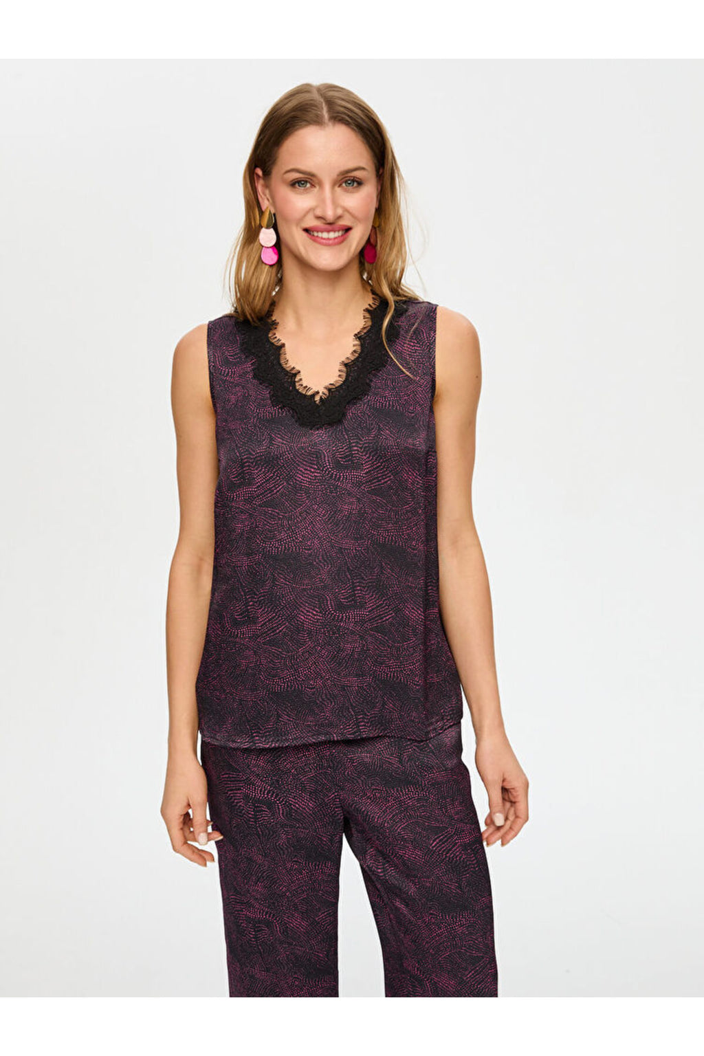 Faik Sönmez Yakası Dantel Detaylı V Yaka Soyut Desen Atlet US26ATL013