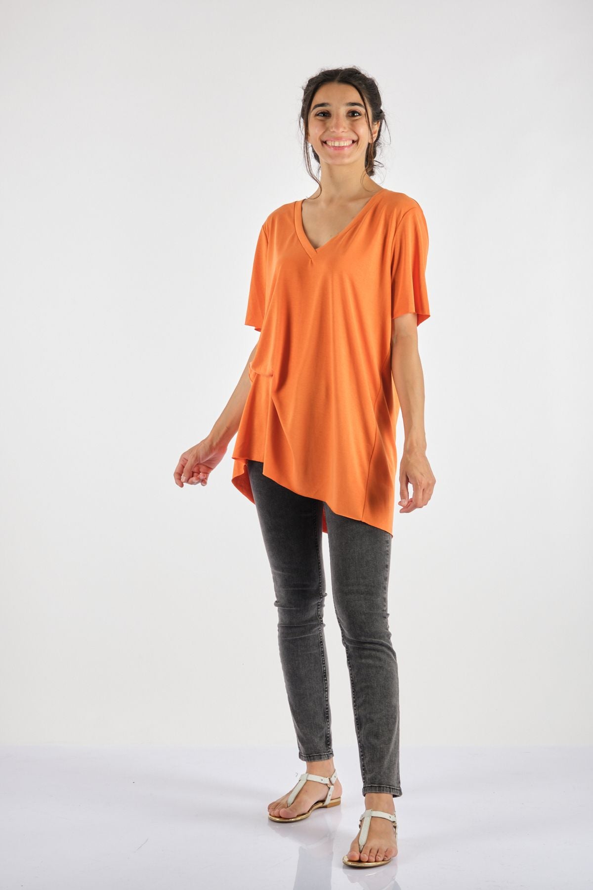 Garmenty Oversize V Yaka Midi T-Shirt - Günlük Şıklık Translation missing: tr.content.product_image_secondary