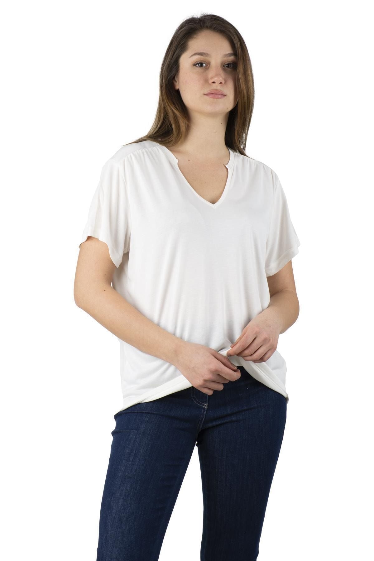 Garmenty Oversize V Yaka Kısa Kol Minimalist Kadın T-Shirt - Günlük Şıklık