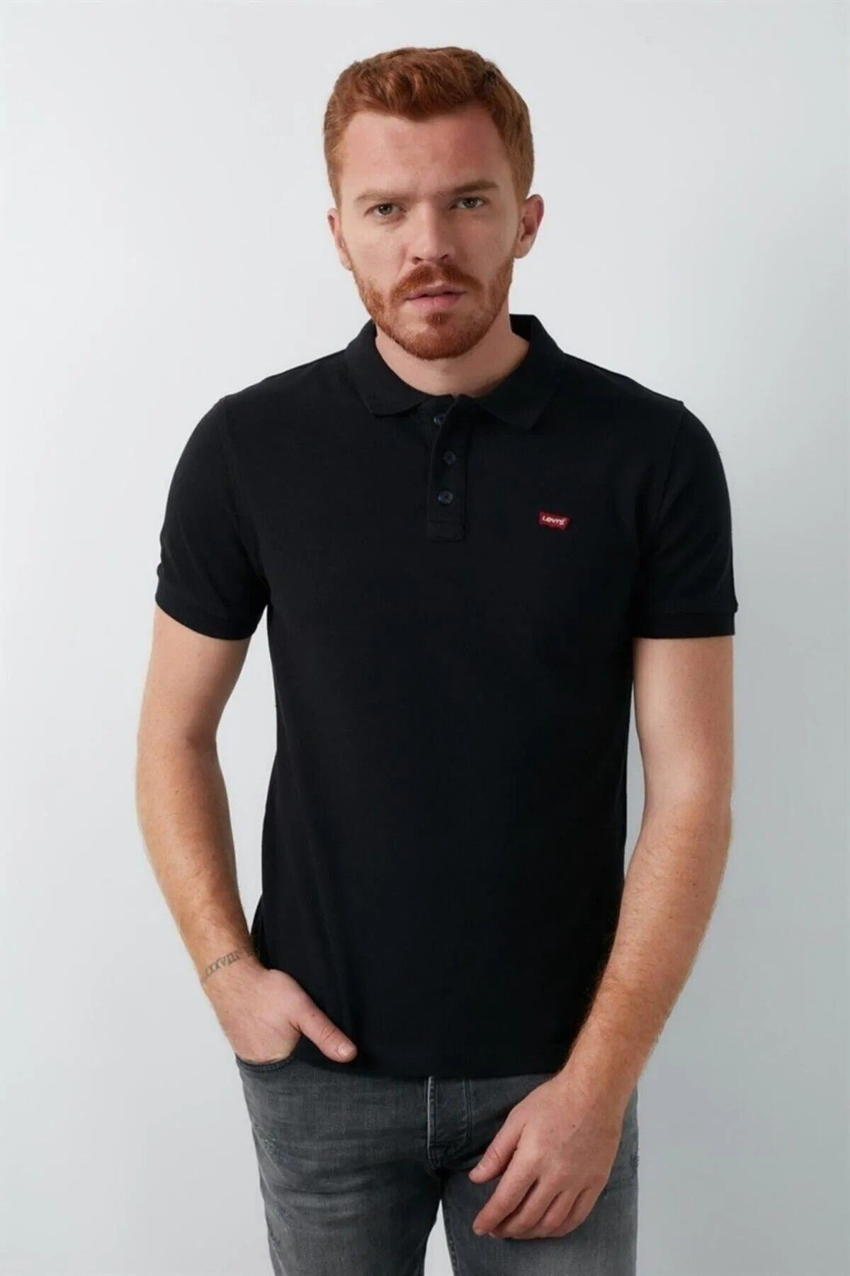 Levi's Erkek Polo Yaka Kısa Kol T-Shirt - Minimalist Günlük Stil Translation missing: ar.content.product_image_main