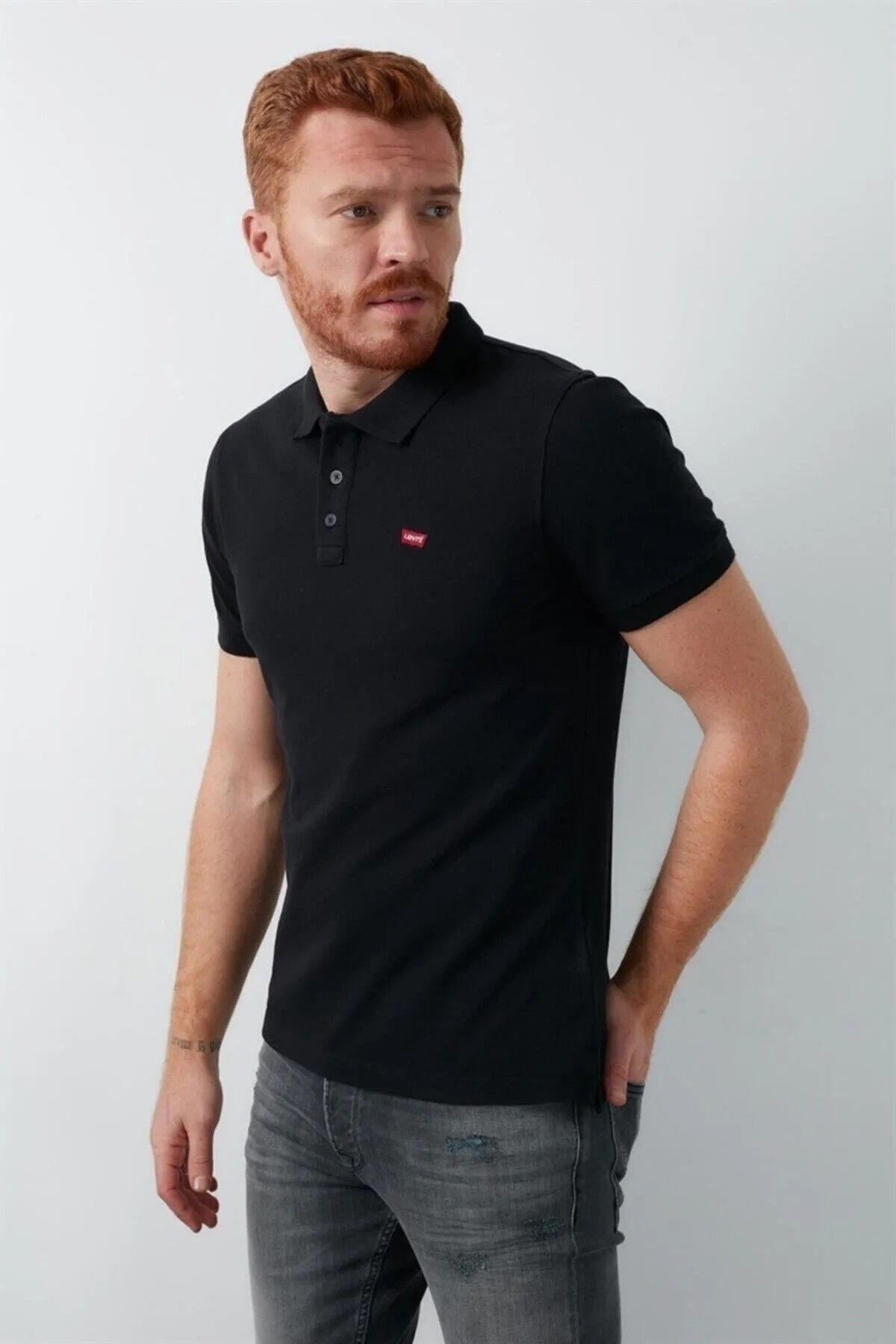 Levi's Erkek Polo Yaka Kısa Kol T-Shirt - Minimalist Günlük Stil Translation missing: ar.content.product_image_secondary