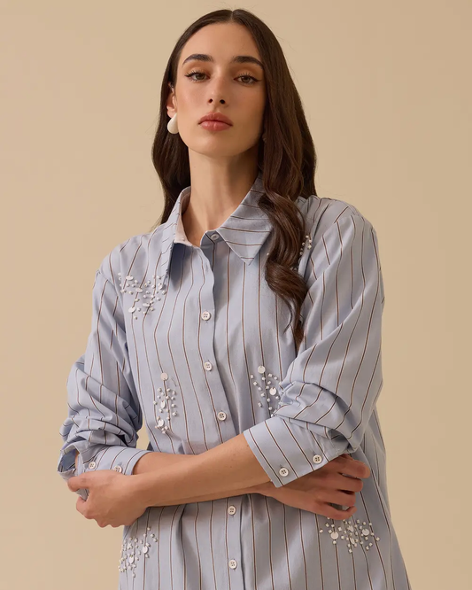 قميص مخطط بتفاصيل من الخرز