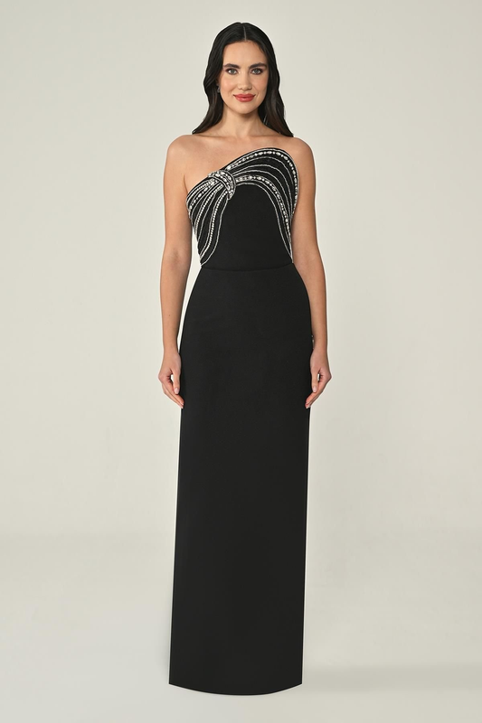 فستان سهرة متوسط ​​الطول من الكريب المطرز بياقة هالتر من ألفا بيتا