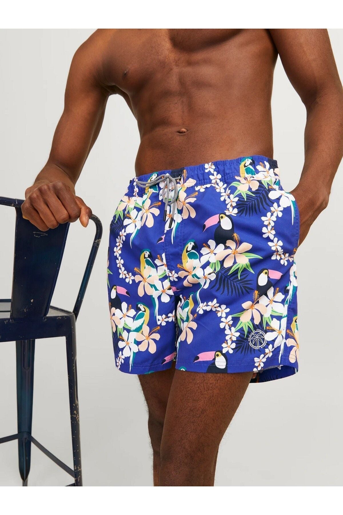 Jack&Jones Flamingo Desenli Erkek Plaj Şortu - Yazın Stilini Yakala!