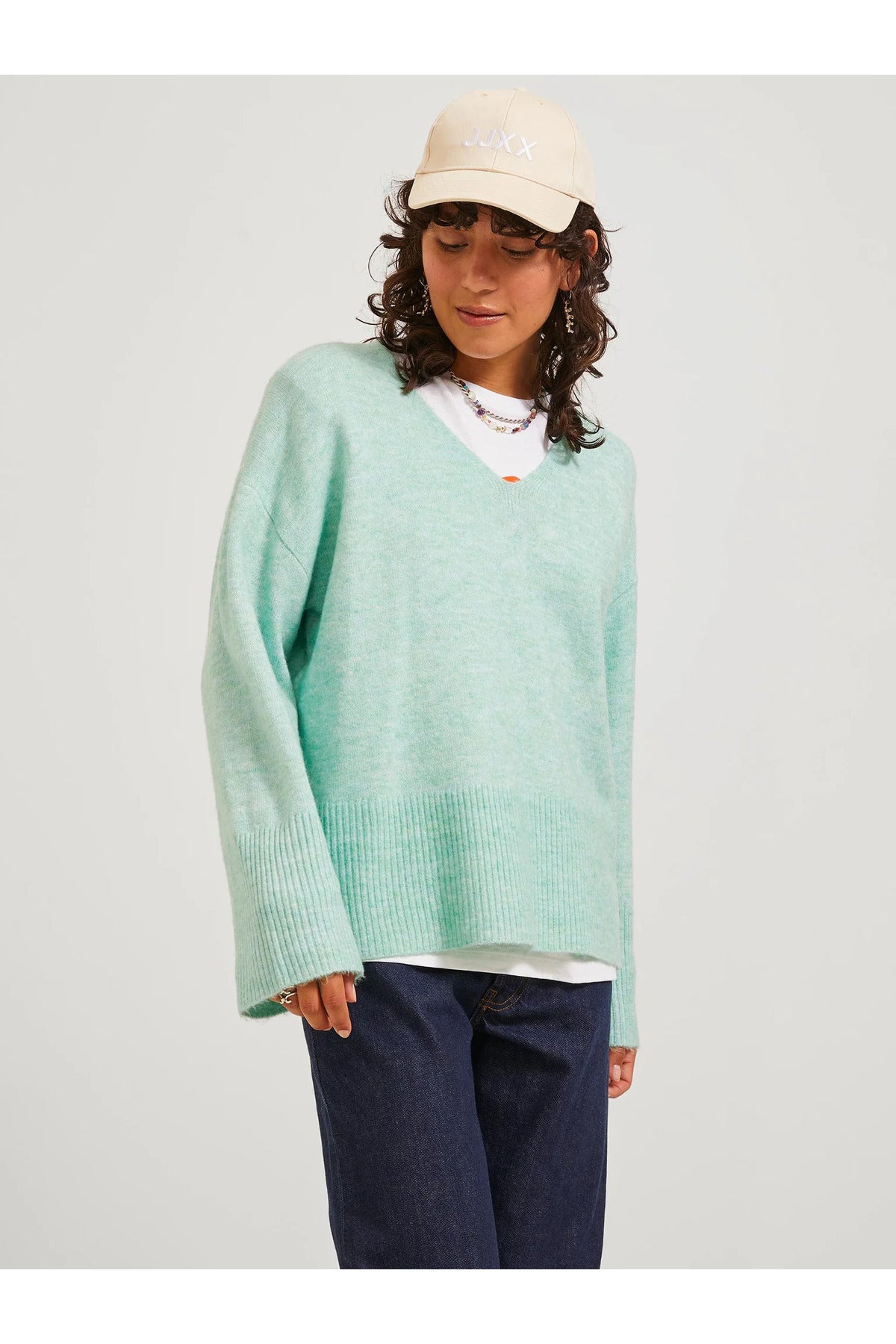 Jack&Jones JJXX Oversize V Yaka Kadın Kazak - Minimalist & Rahat Ana görsel