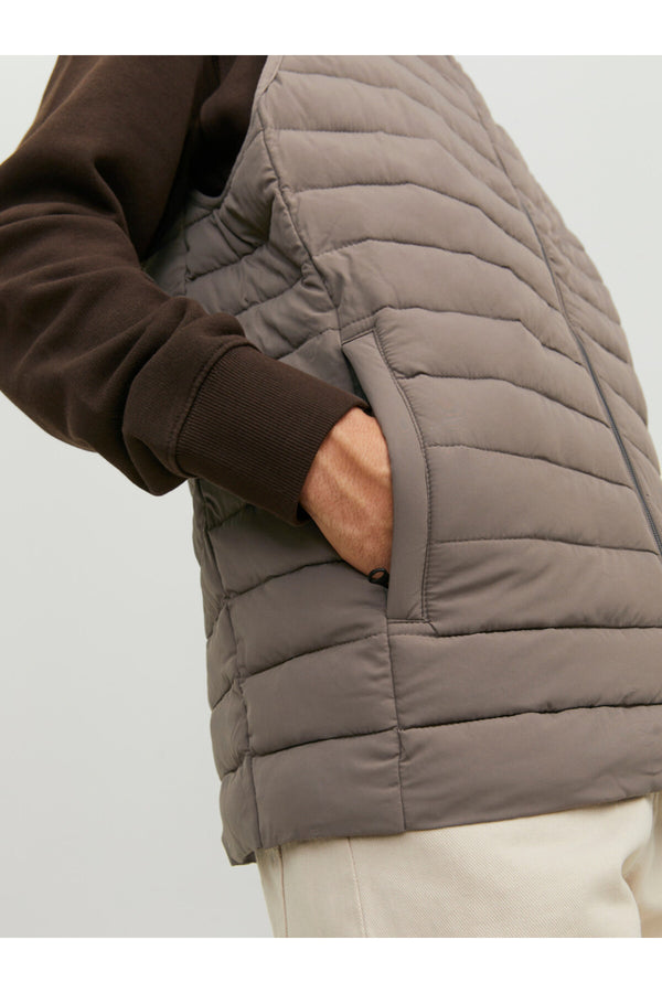 Jack&Jones Oversize Fermuarlı Yaka Erkek Yelek - Minimalist Tarz