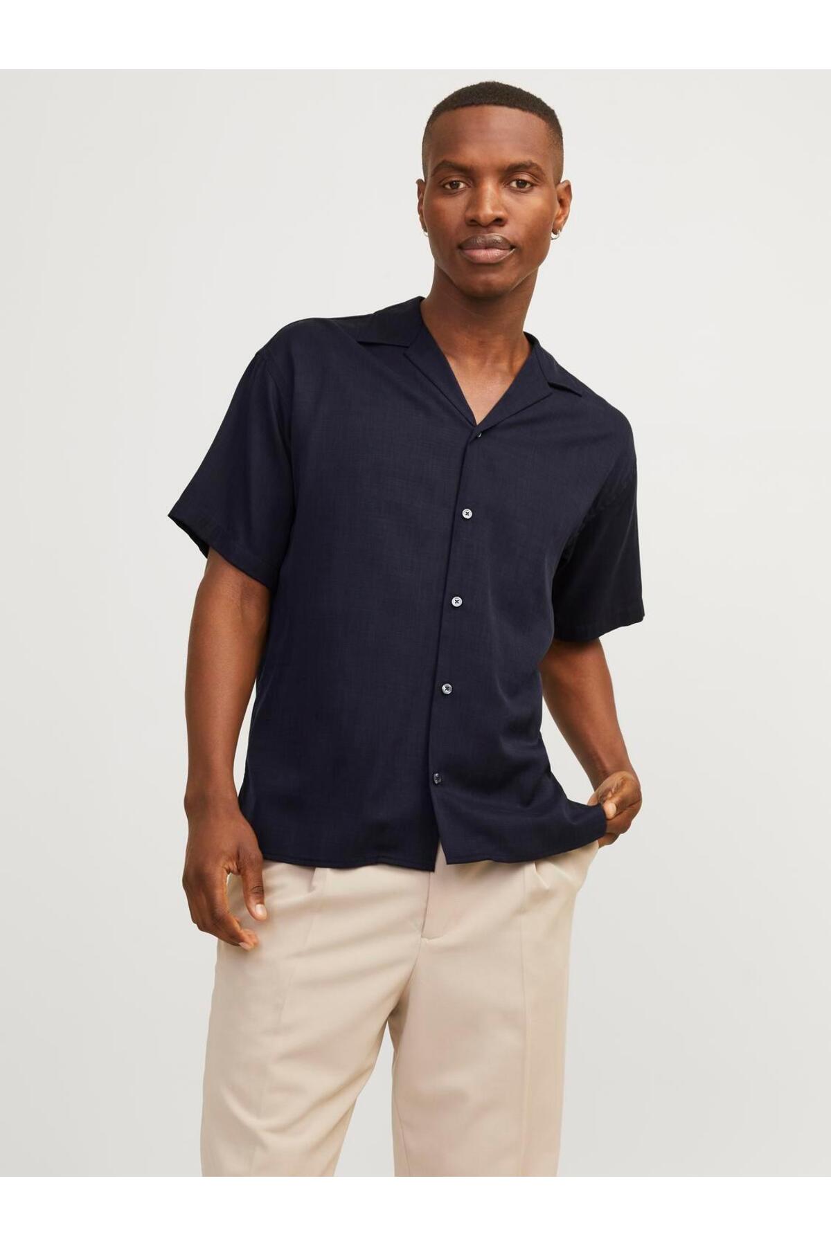 Jack&Jones Oversize Kısa Kol Erkek Gömlek - Minimalist & Rahat Translation missing: tr.content.product_image_main