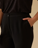 بنطلون نسائي بمقاسات كبيرة بتفاصيل ثنيات وجيوب من Gala-Xi