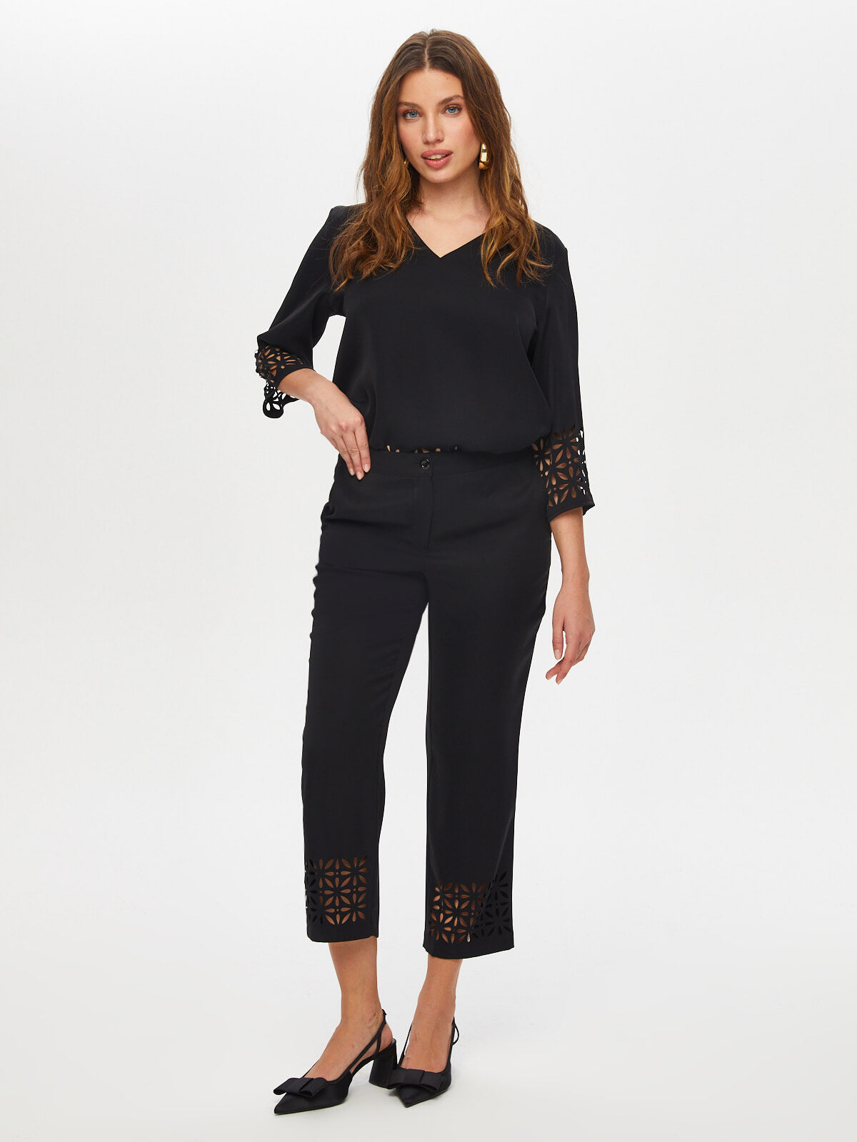 Kadın Paçası Delik İşli Slim Fit Pantolon Faik Sönmez Ana görsel