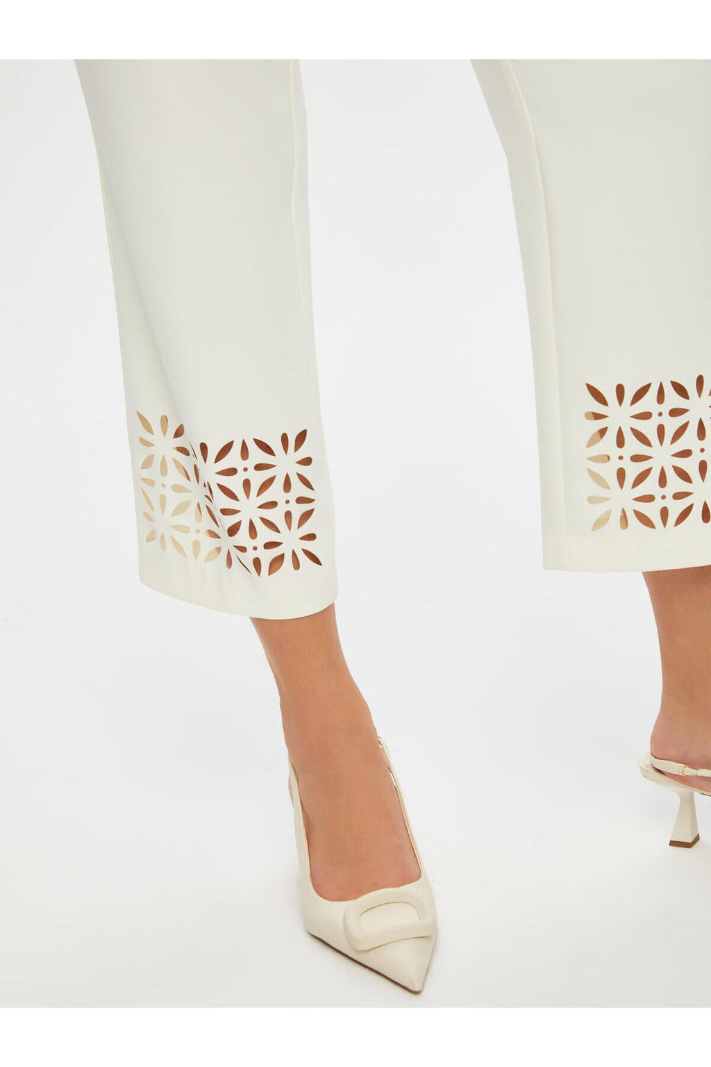 Kadın Paçası Delik İşli Slim Fit Pantolon Faik Sönmez