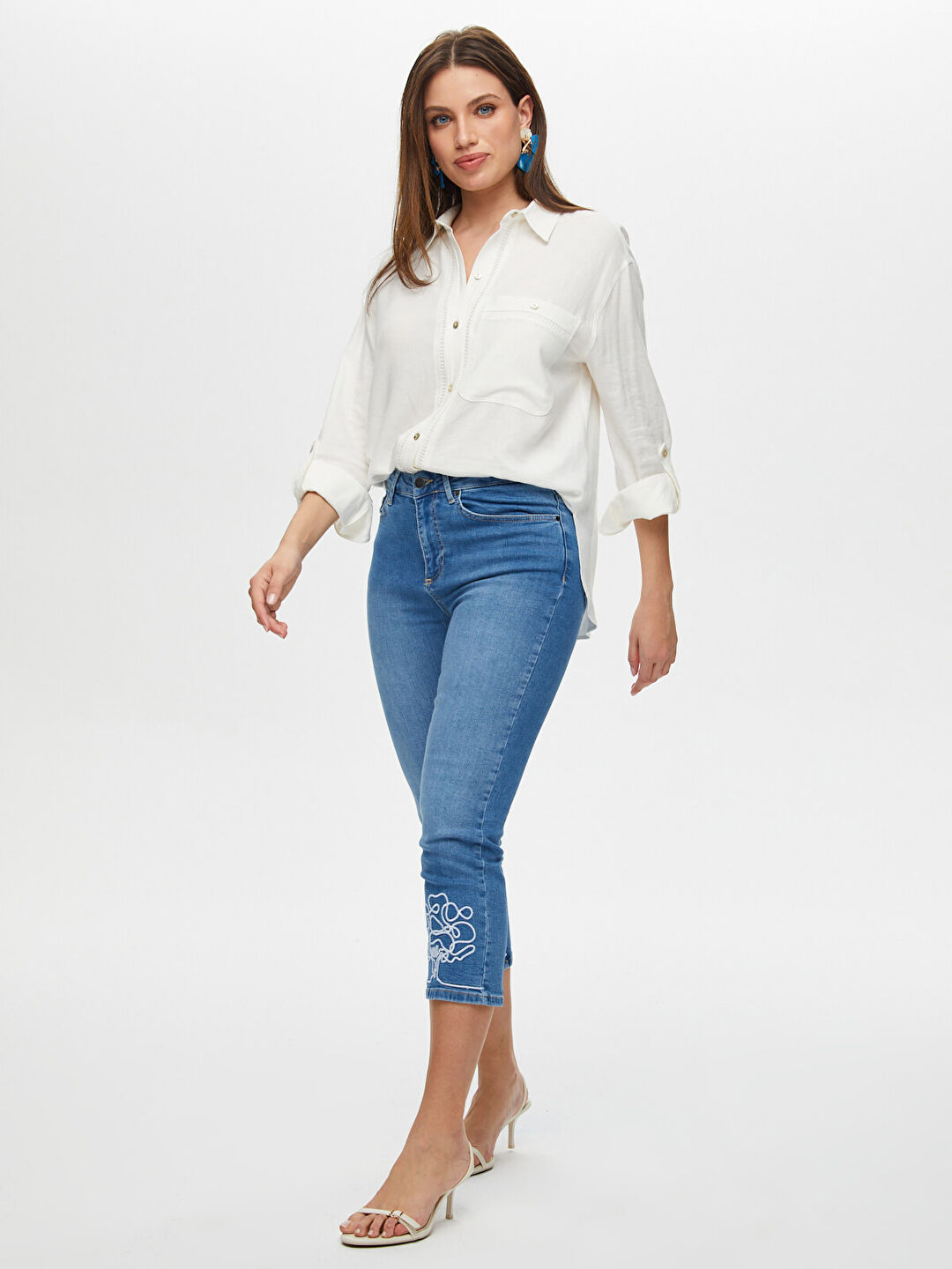 Paçası Ağaç Nakışlı Slim Fit Jean Kapri Faik Sönmez Translation missing: ar.content.product_image_secondary