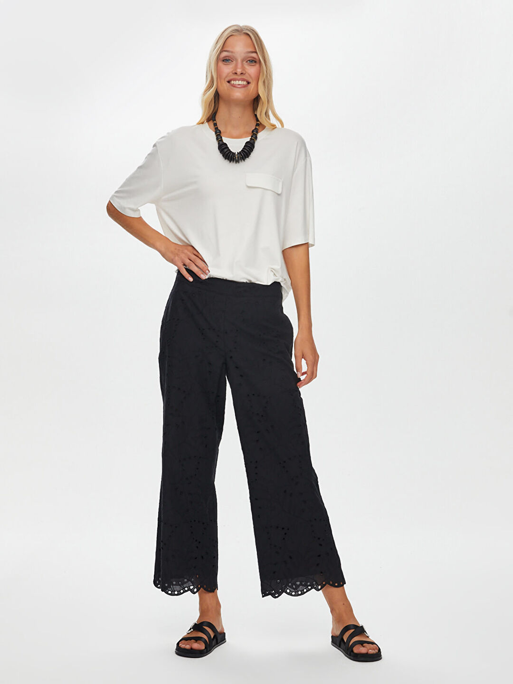Resort Brode Nakış İşli Yanı Yırtmaçlı Wide Leg Fit Caprii Faik Sönmez