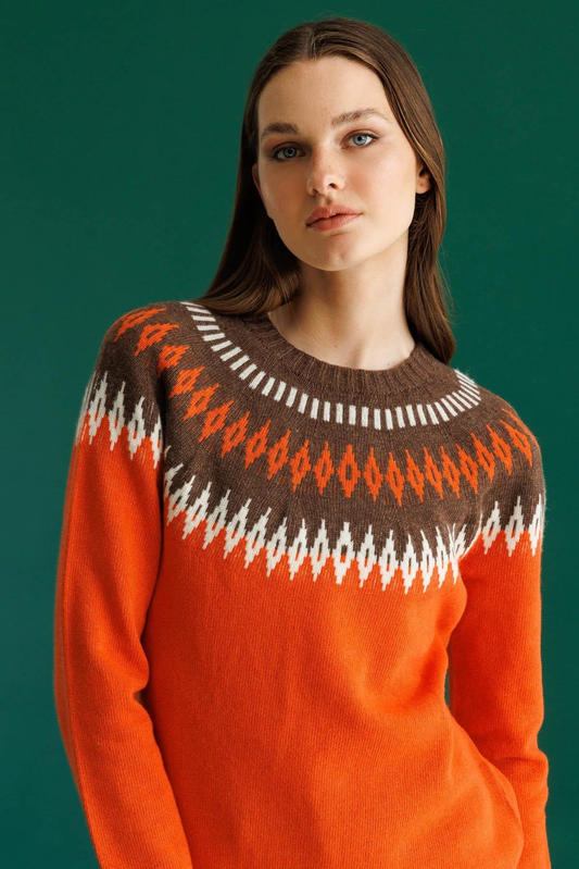 كنزة صوفية نسائية برقبة دائرية ونقشة ماسية