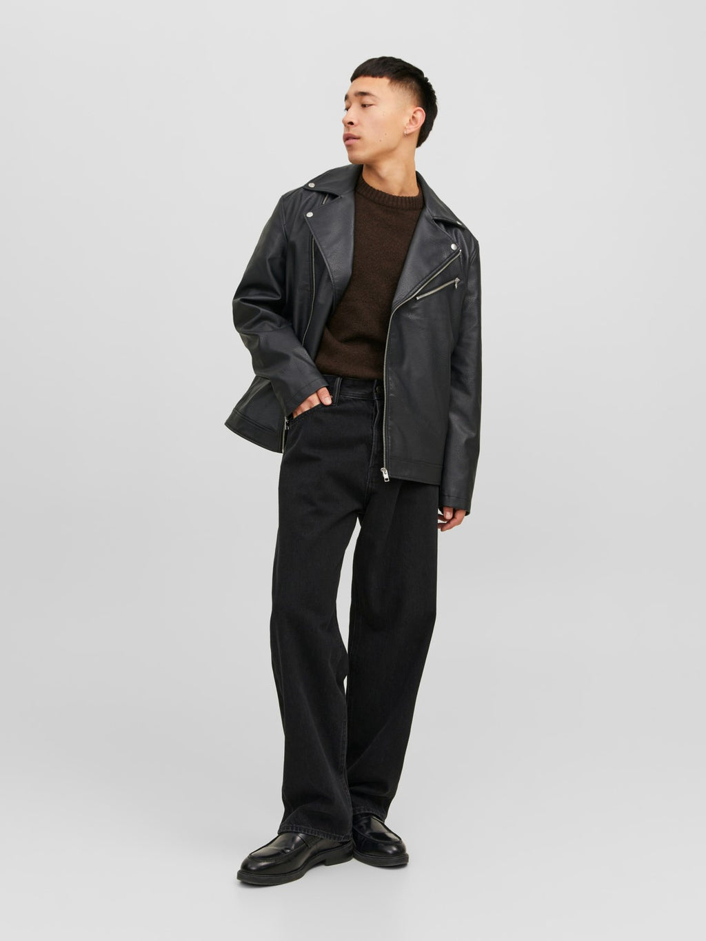 Jack&Jones Oversize Yuvarlak Yaka Erkek Kazak - Minimalist Günlük Stil - Hemen Al!
