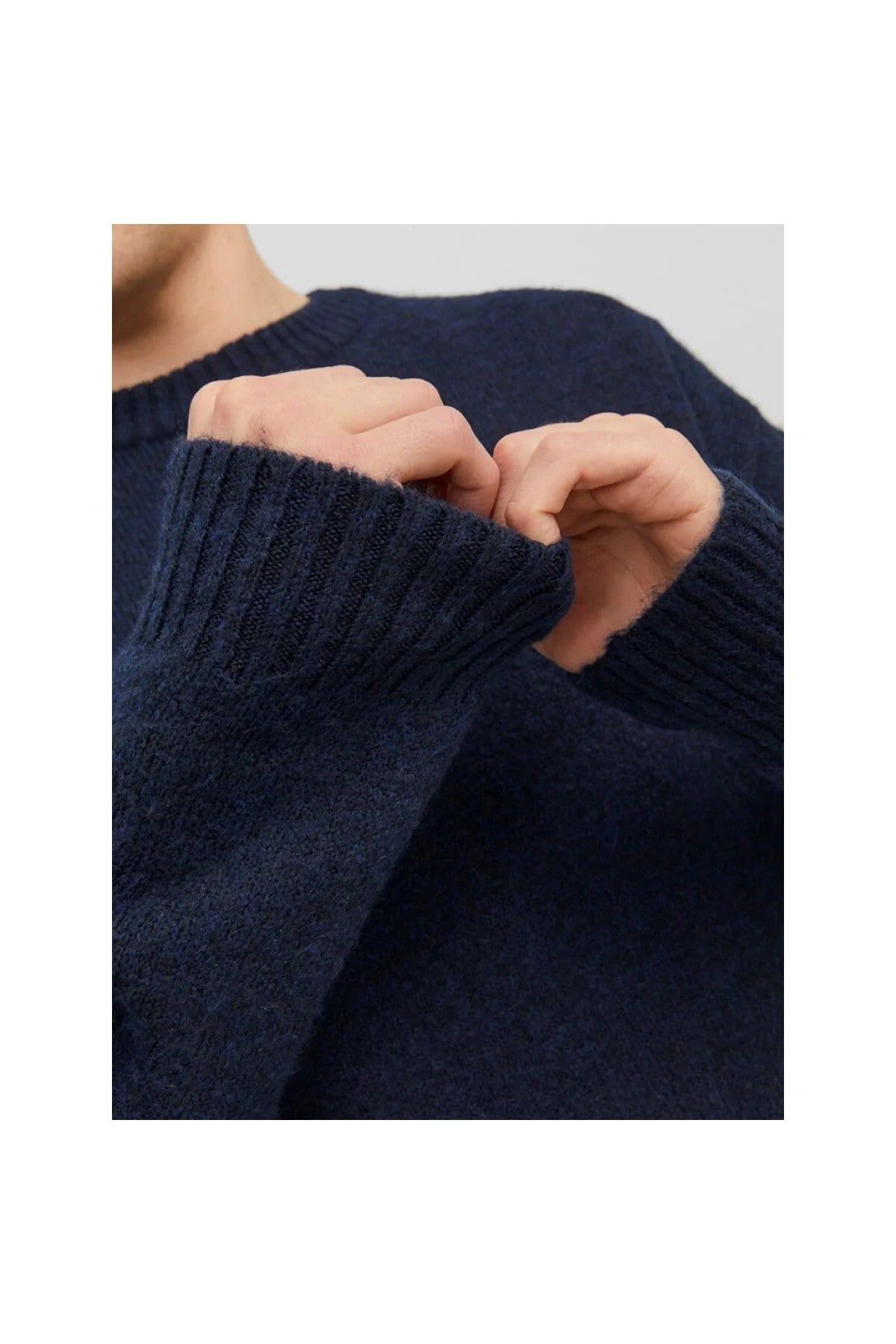 Jack&Jones Oversize Yuvarlak Yaka Erkek Kazak - Minimalist Günlük Stil - Hemen Al!