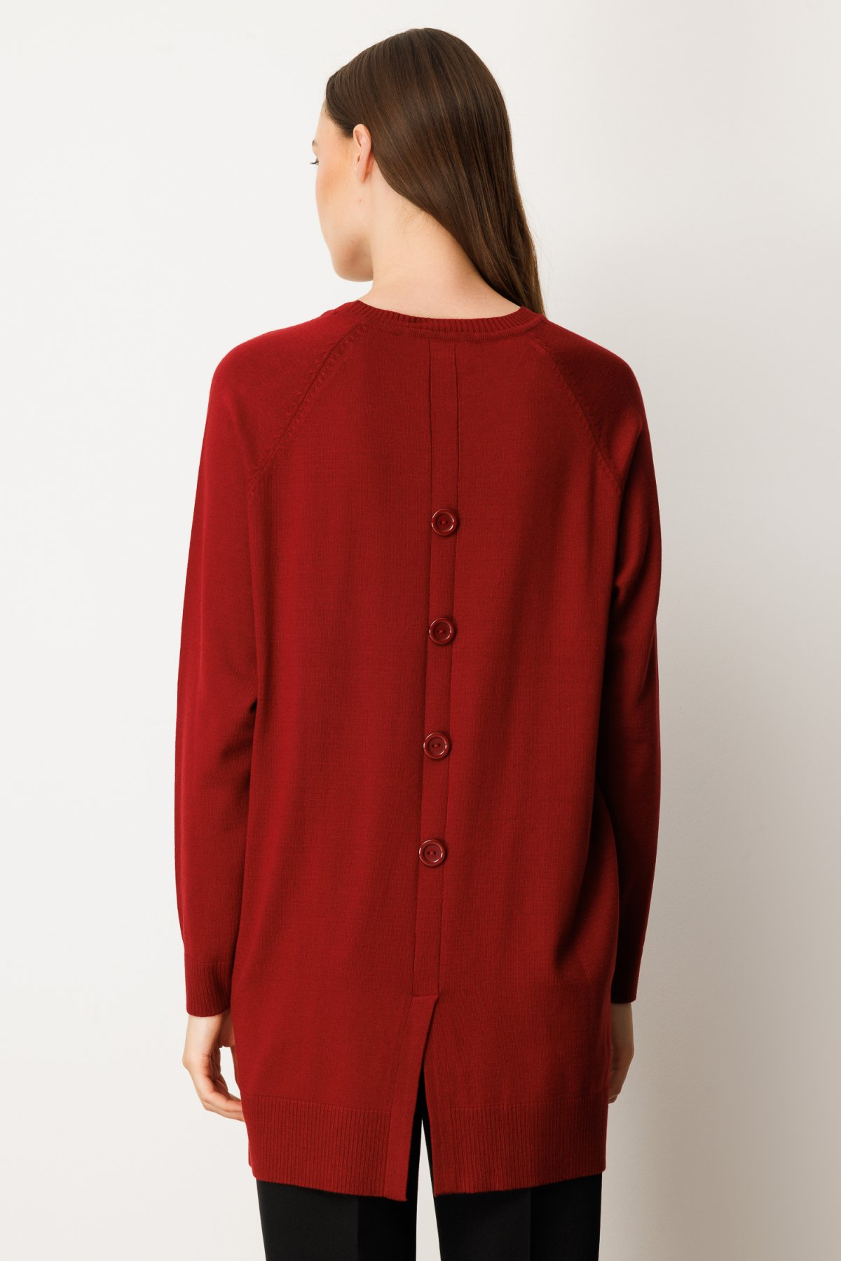 On Arkası Düğmeli Sıfır Yaka Kazak