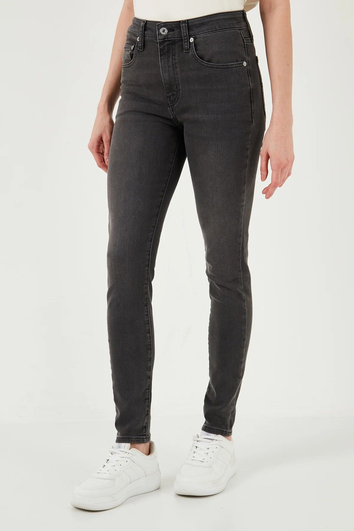 Levi's Minimalist Slim Fit Yüksek Bel Kadın Jean - Günlük Şıklık Translation missing: ar.content.product_image_main