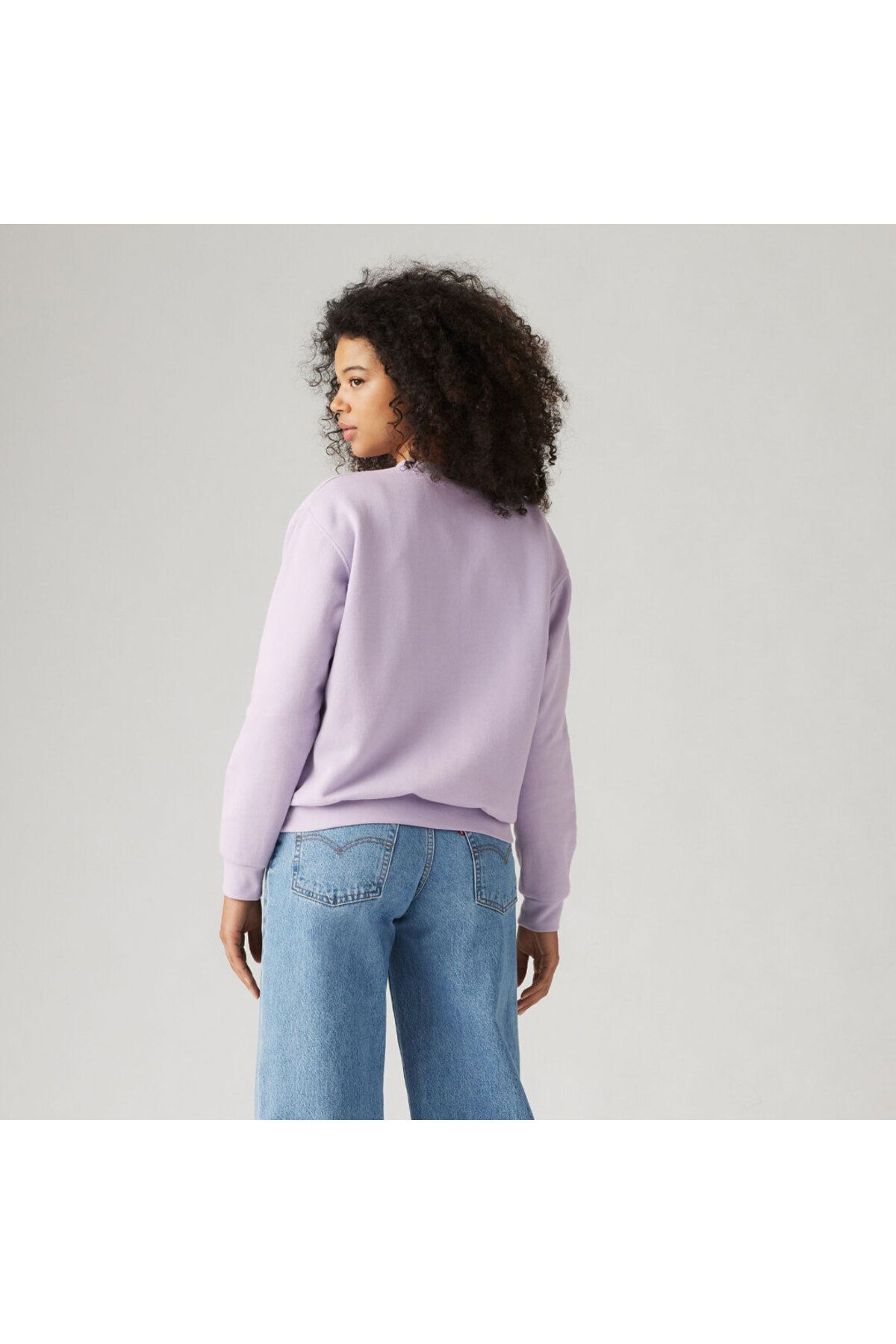 Levi's Oversized Yuvarlak Yaka Uzun Kol Kadın Sweatshirt - Minimalist Tarz Translation missing: ar.content.product_image_secondary