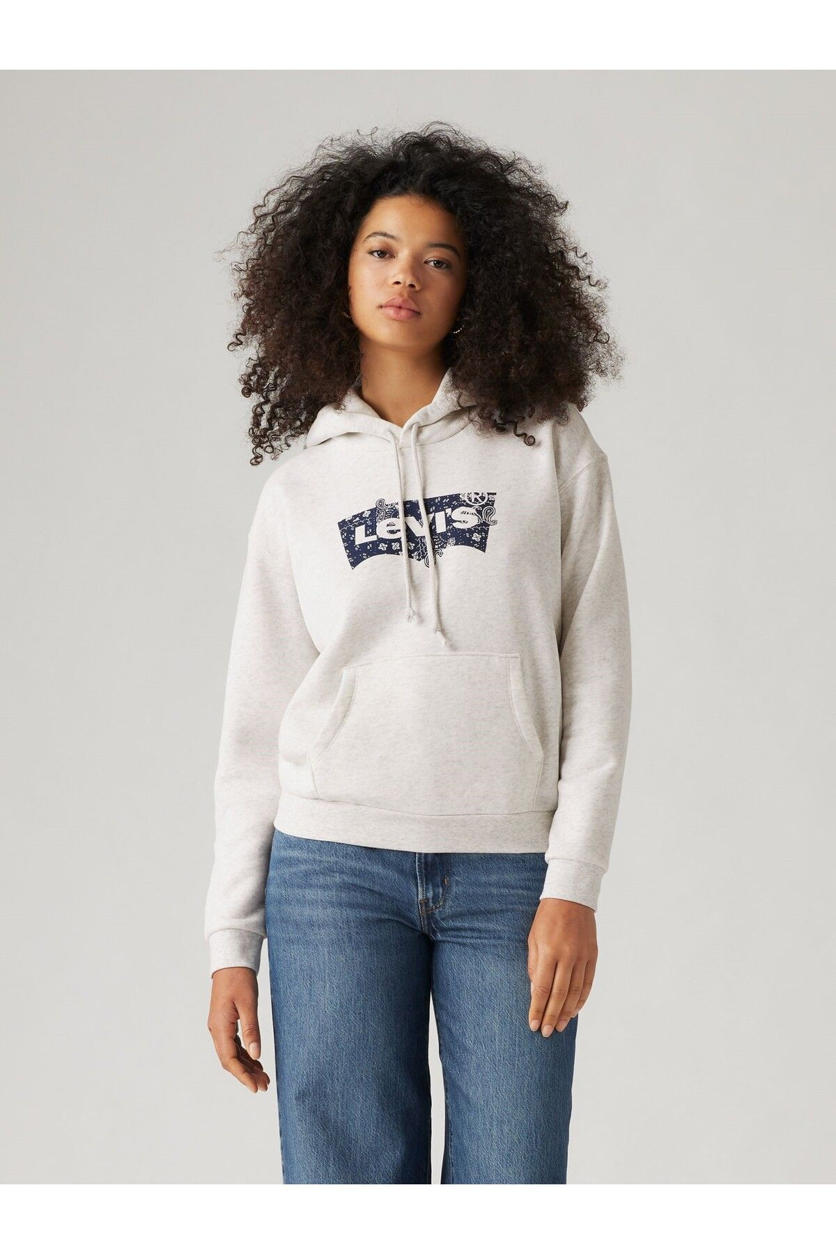 Levi's Kadın Oversize Kapüşonlu Sweatshirt - Rahat ve Şık Günlük Kombinler Translation missing: ar.content.product_image_main