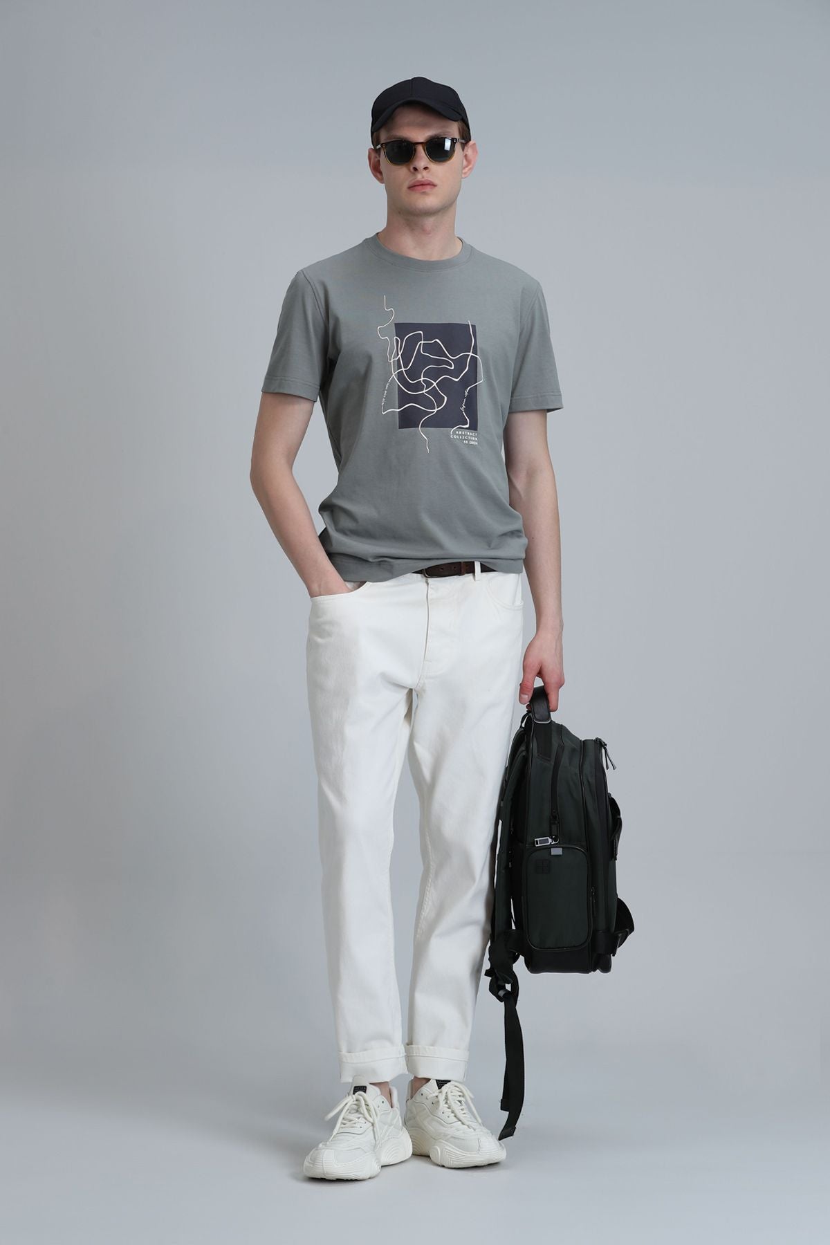 Lufian Minimalist Desenli Regular Fit Kısa Kol Erkek T-Shirt Translation missing: ar.content.product_image_secondary