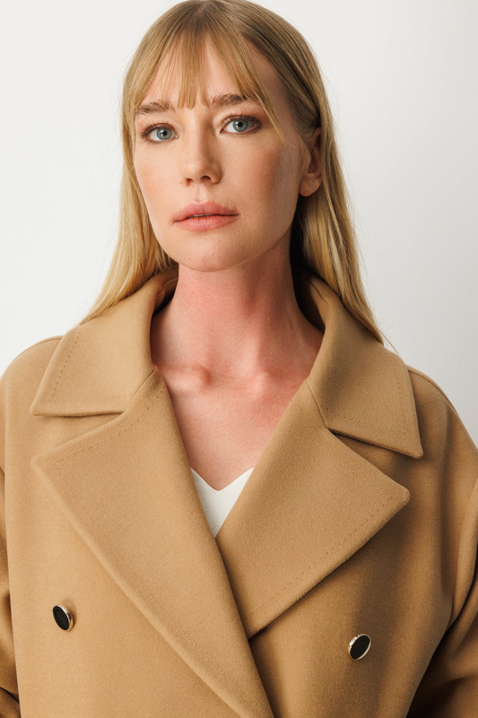 معطف إيكول مزدوج الصدر مع جيوب جانبية