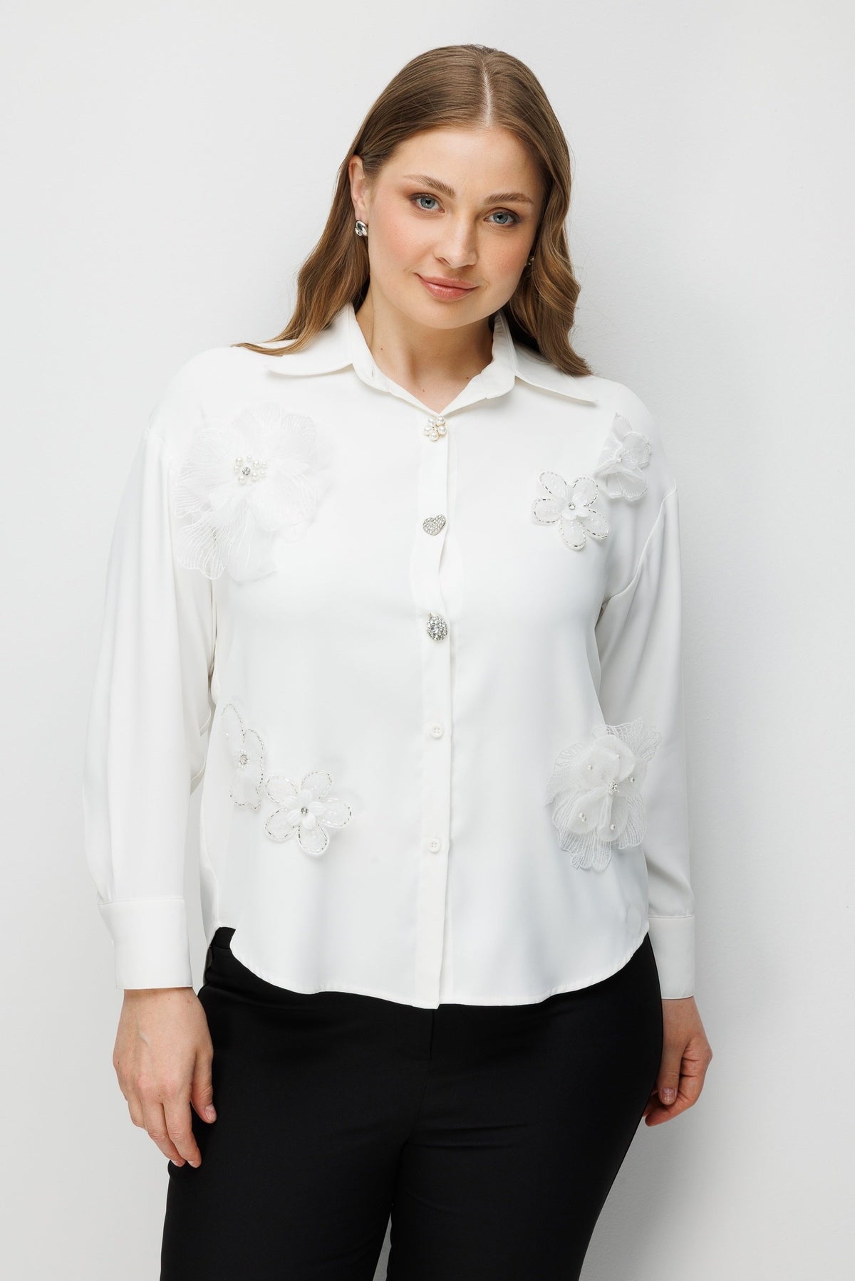 Modailgi Çiçek Aplike Detaylı Oversize Gömlek Ana görsel