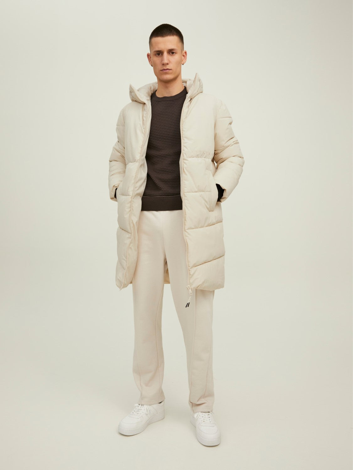 Jack&Jones Erkek Oversize Kapüşonlu Uzun Kışlık Mont - Sıcak ve Şık Translation missing: ar.content.product_image_secondary