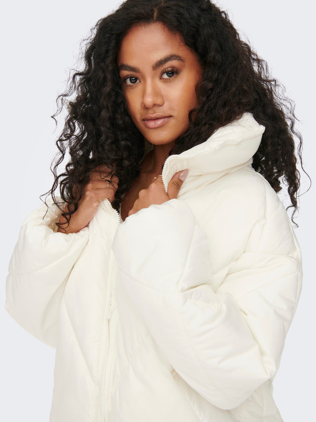 Only Oversize Kapüşonlu Şişme Mont - Minimalist Günlük Tarz