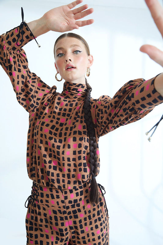 بلوزة نسائية من نار 22251315