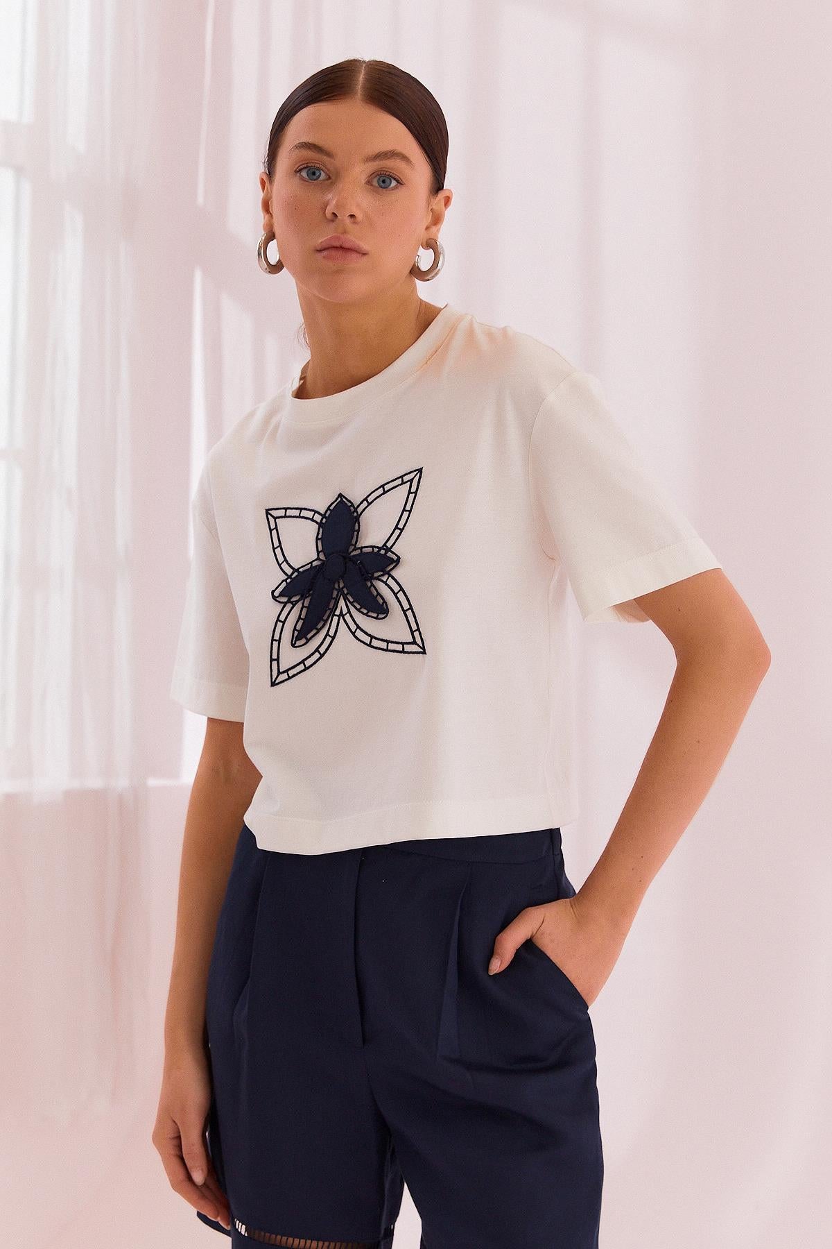 Naar Kadın T-Shirt 25Y12333 Translation missing: ar.content.product_image_secondary