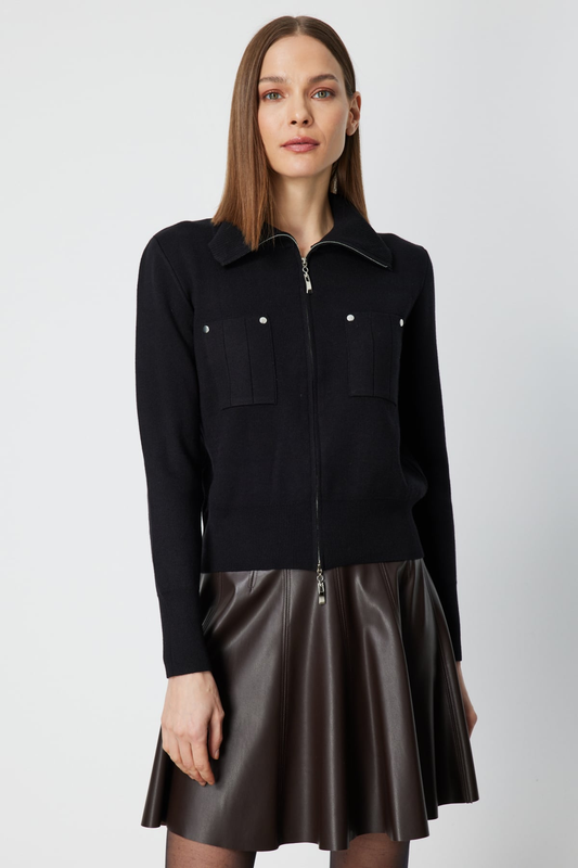 كنزة محبوكة بتفاصيل جيب وسحاب