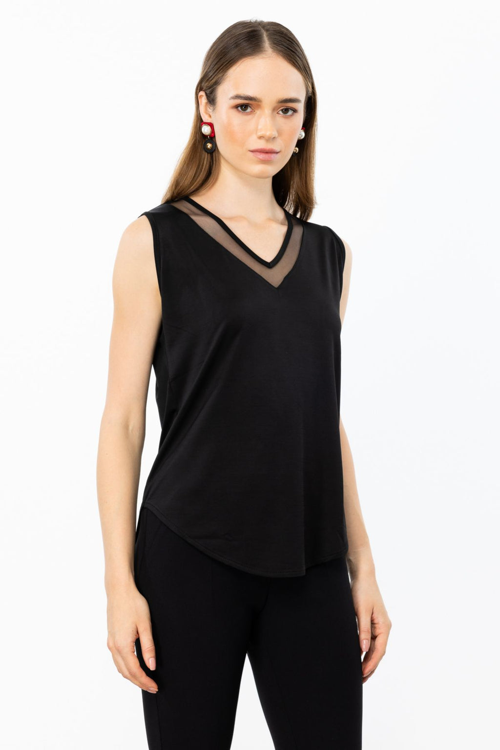 On Kadın V Yaka Kolsuz Minimalist Bluz - Günlük Şıklık