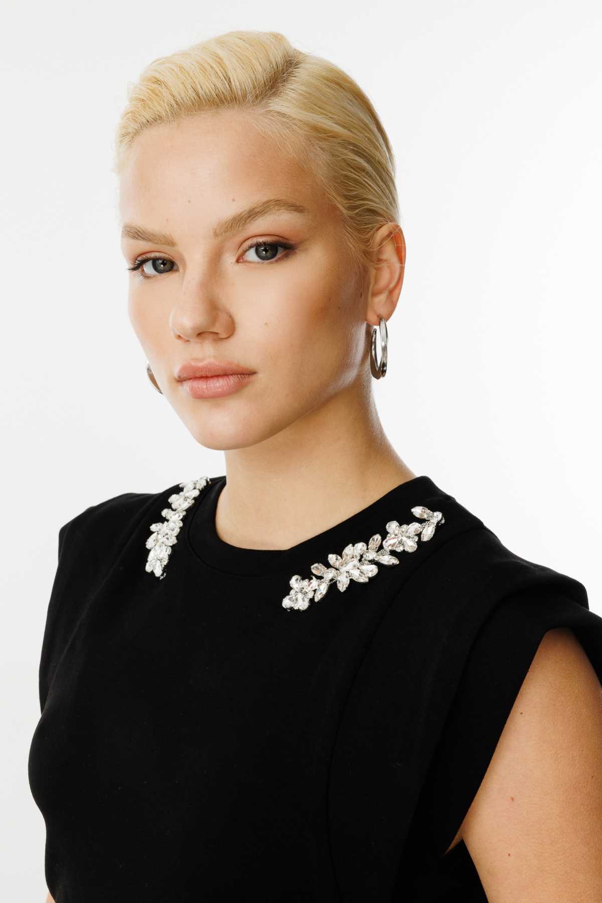 On Minimalist Taş Detaylı Crop Bluz - Kısa Kollu Günlük Bluz İkincil görsel