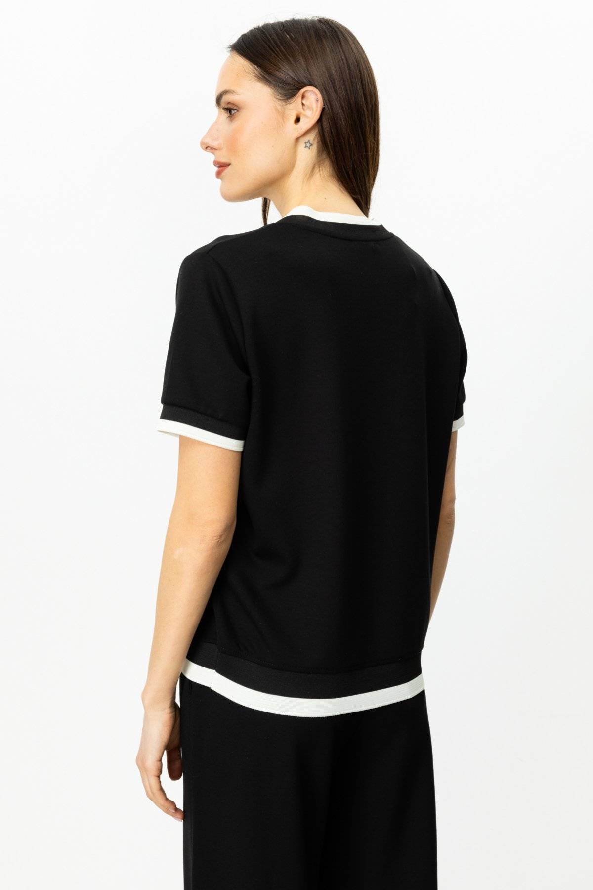 On Kadın V Yaka Kısa Kol Minimalist Bluz - Günlük & Şık