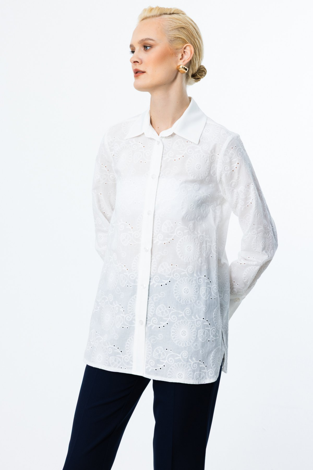 On Kadın Oversize Uzun Kol Nakışlı Gömlek - Minimalist Tarz