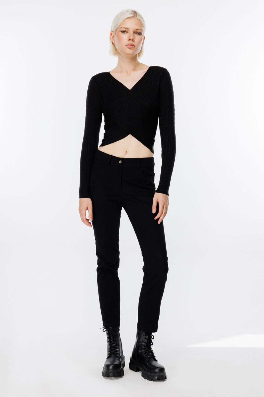 On Kadın Oversize V Yaka Crop Kazak - Uzun Kol