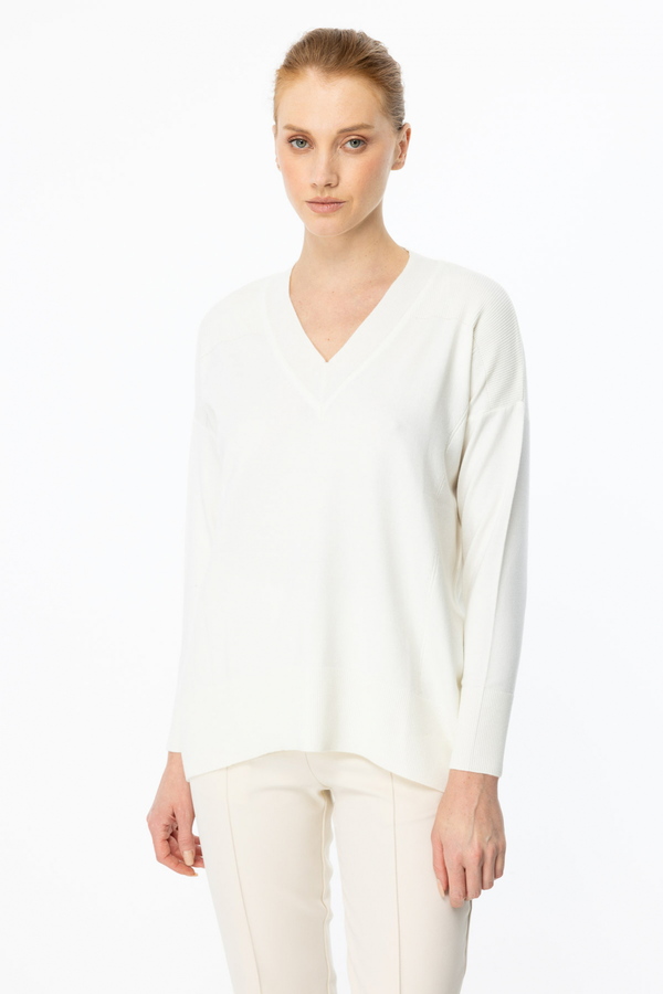 On Kadın V Yaka Oversize Kazak - Minimalist ve Rahat