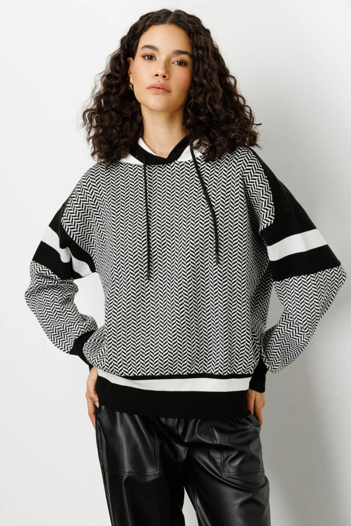 On Kadın Oversize Kapşonlu Midi Triko - Minimalist & Rahat