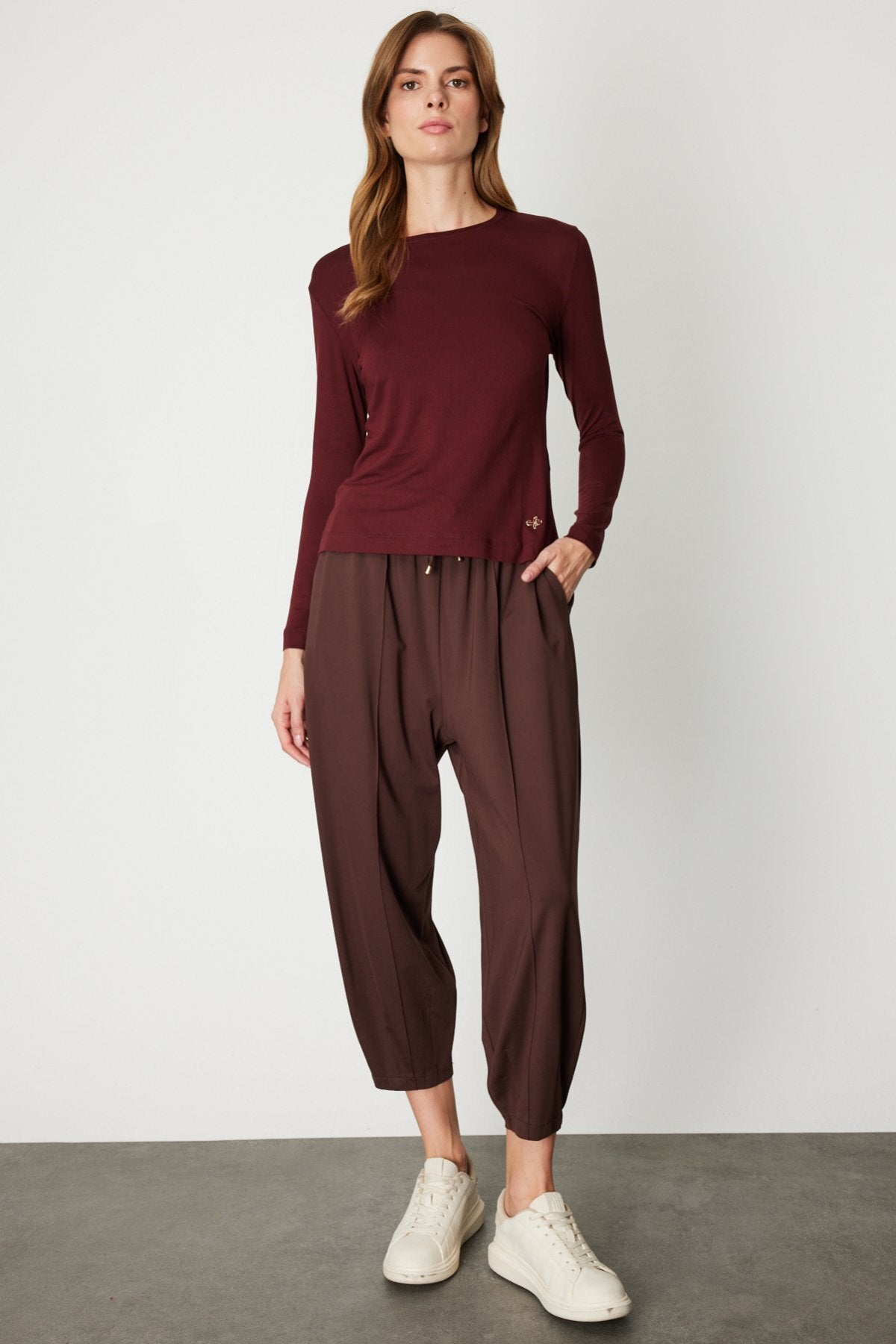 On Metal Aksesuarlı Sıfır Yaka Basic Bluz
