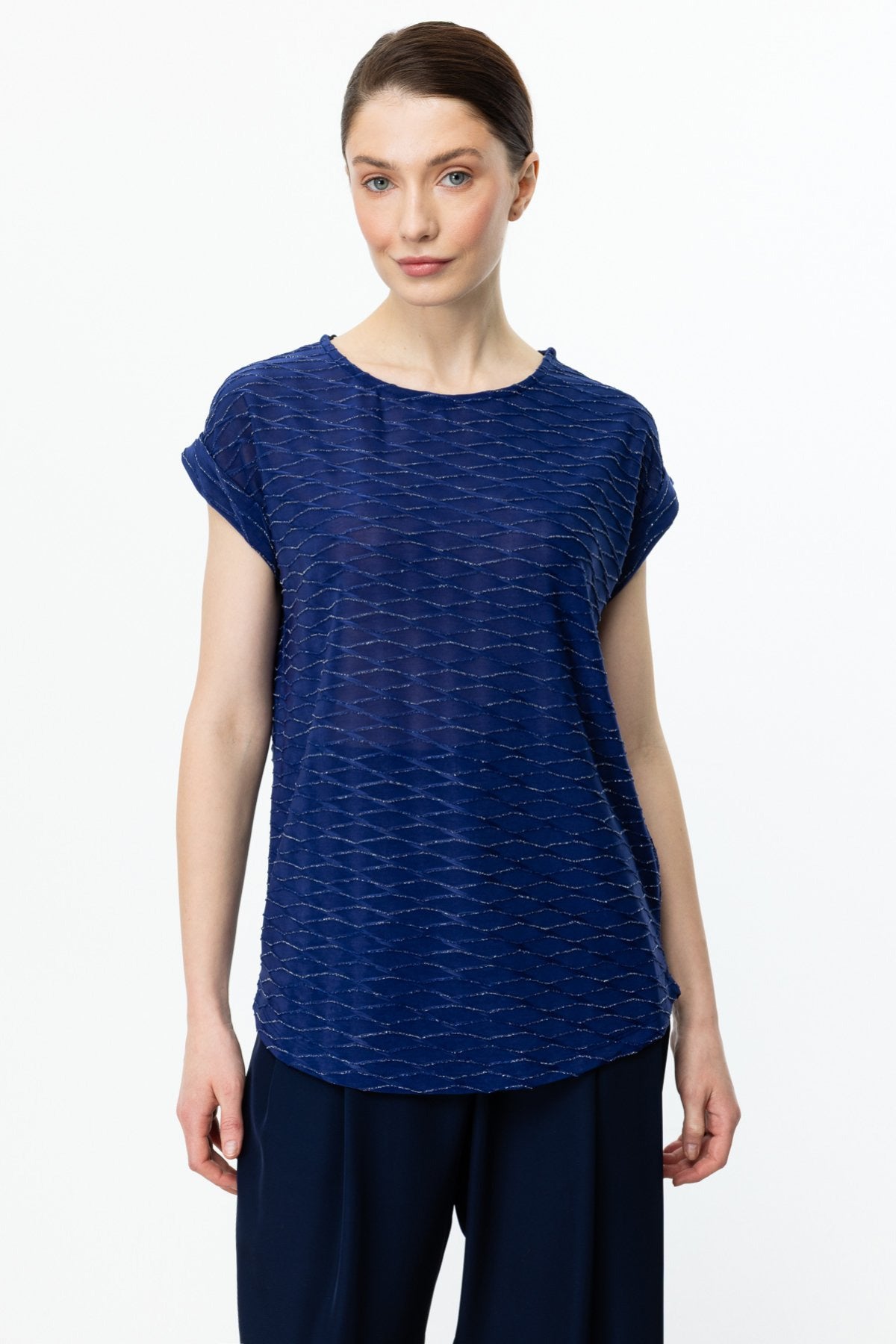On Minimalist Oversize Kadın Bluz - Yuvarlak Yaka Kısa Kol Translation missing: ar.content.product_image_main