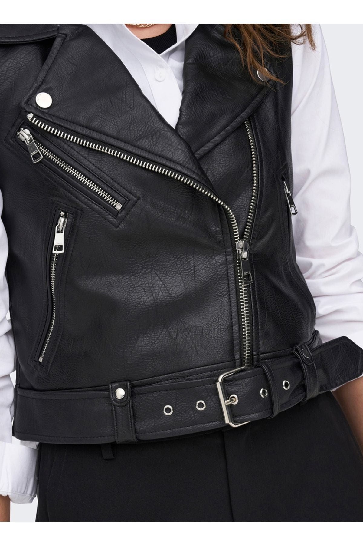 Only Crop Deri Yelek: Minimalist Streetwear Tarzı - Hemen Al!