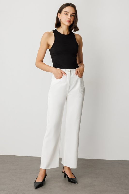 بنطلون جينز مطرز بالترتر على شكل زهور من إيكول