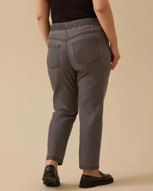 بنطلون جينز بمقاسات كبيرة بخصر مطاطي وجيوب من Gala-Xi