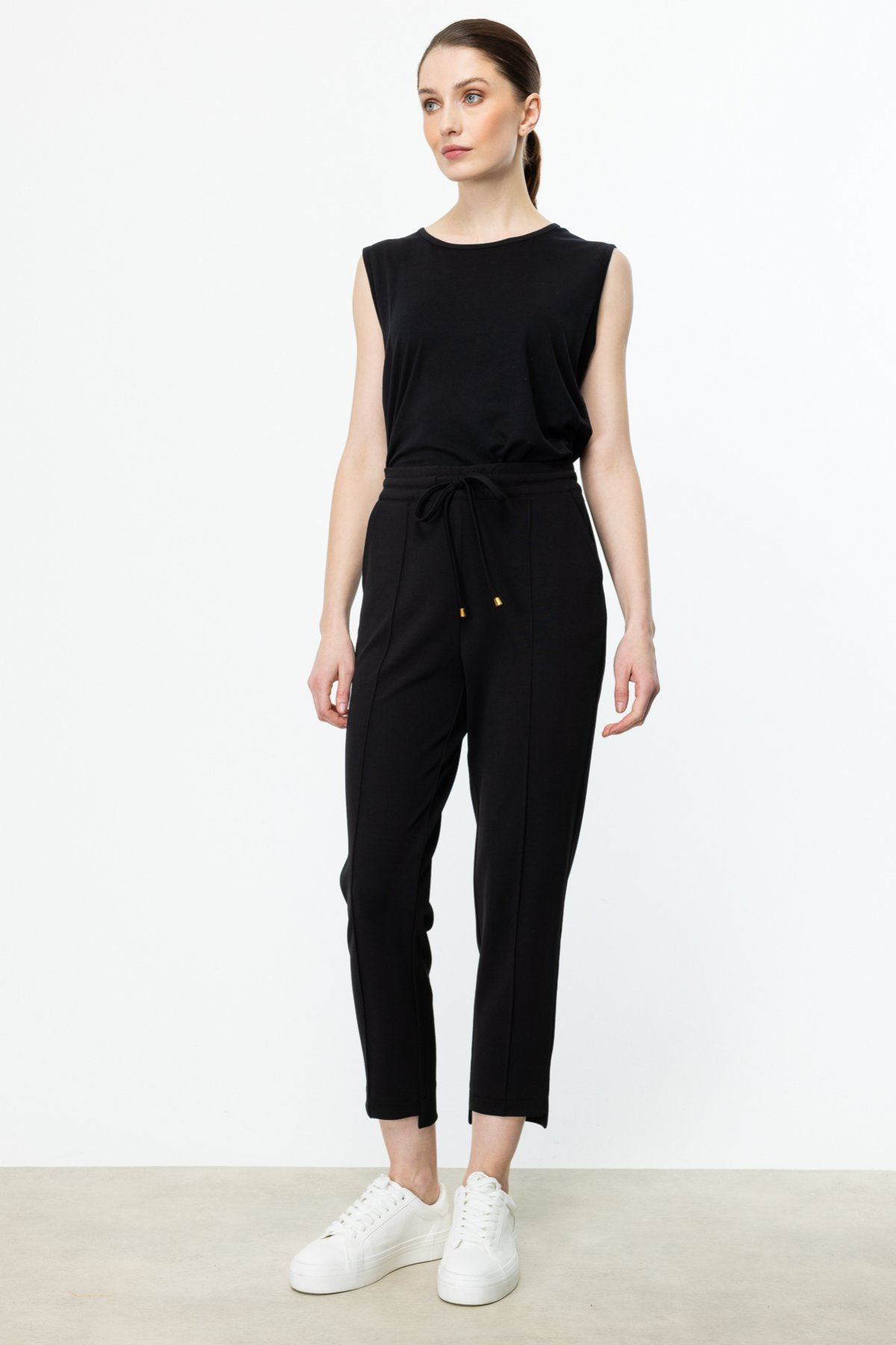 On Kadın Crop Pantolon: Minimalist, Rahat, Günlük Stil