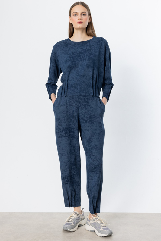 On Paçası Pileli Batik Desenli Pantolon