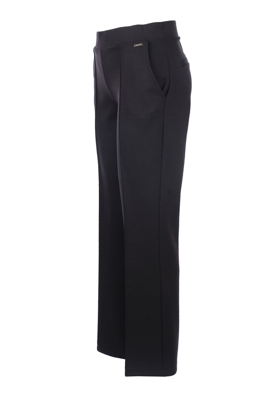 بنطلون من تصميم تولغا ساراتش أوغلو