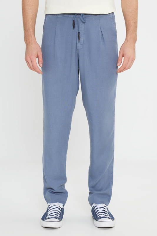 بنطلون تشينو من رانجلر، بقصة عادية وخصر عادي وقصة عادية.